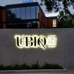 litery corten UBIQ 1