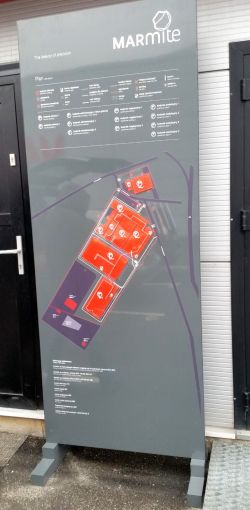 pylon dibond Marmite 1